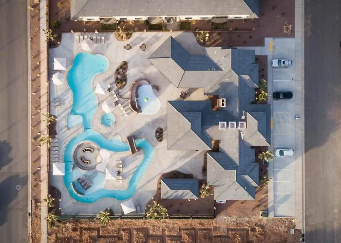 Дом отдыха Perfect Family Getaway With Pool, Lazy River & Gym Oldtown
